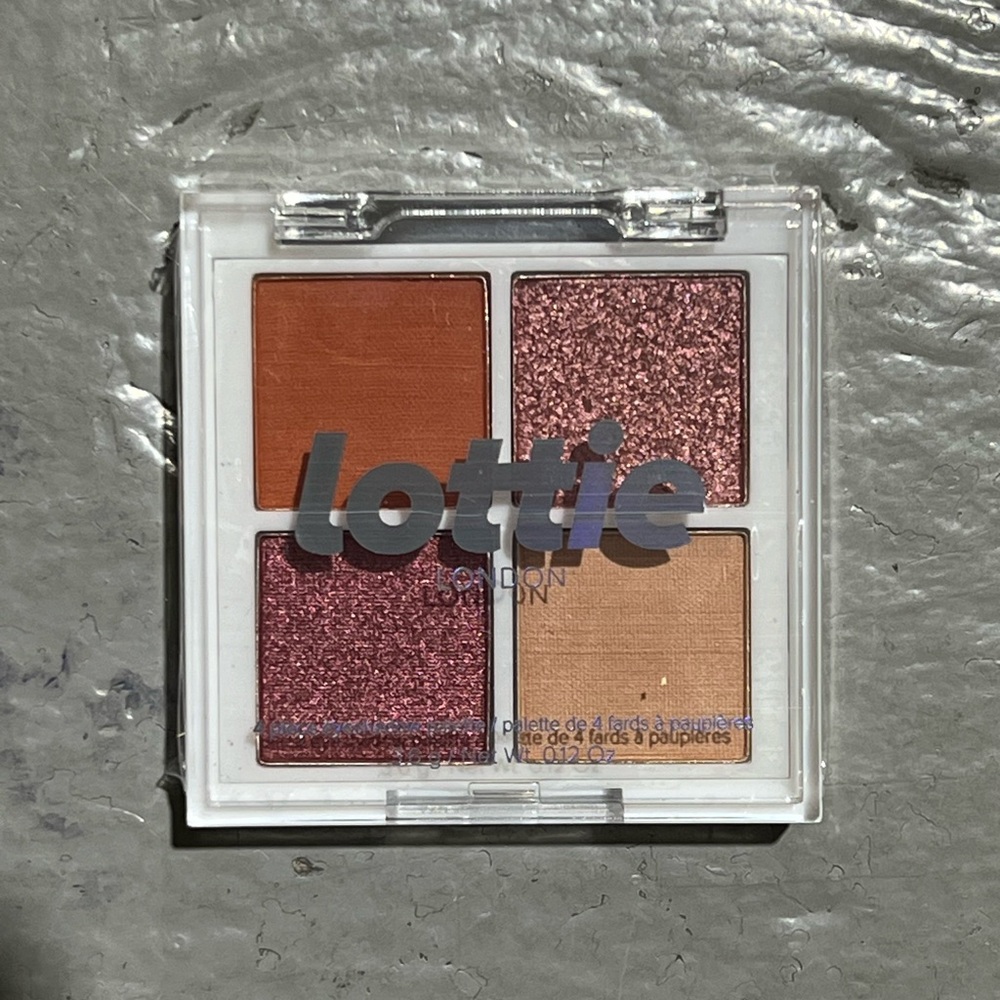 lottie palette - the rusts
Best-selling Nude Eyeshadow Palette